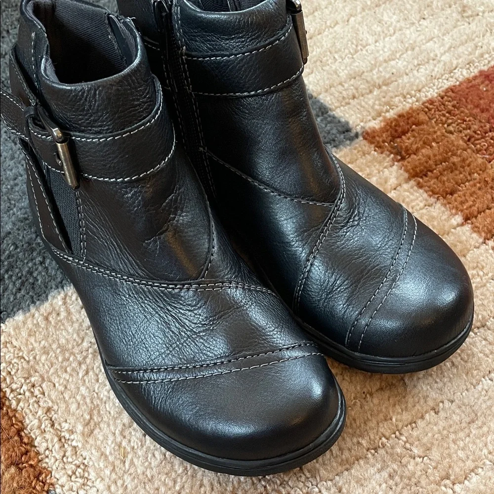 Clarks Collection Ultimate Comfort Women’s Black Side-Zip Booties - Picture 2 of 14